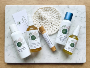 I Am Aromatics Mumma To Be Bundle with stretch oil, birthing blend, and baby wash for expecting mothers, displayed in a gift set.